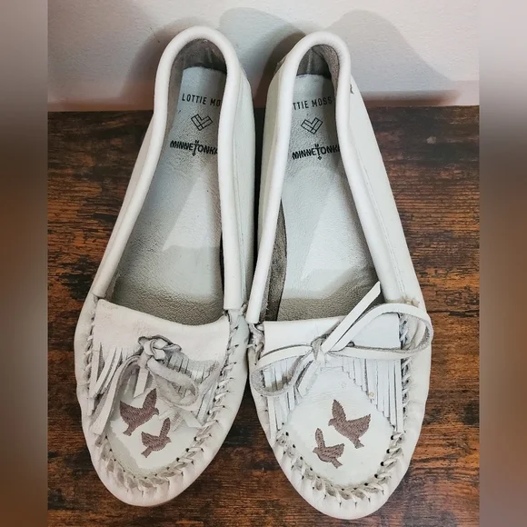 Minnetonka × Lottie Moss Embroidered Dove Moccasins Womens Size 9.5 - Picture 7 of 11